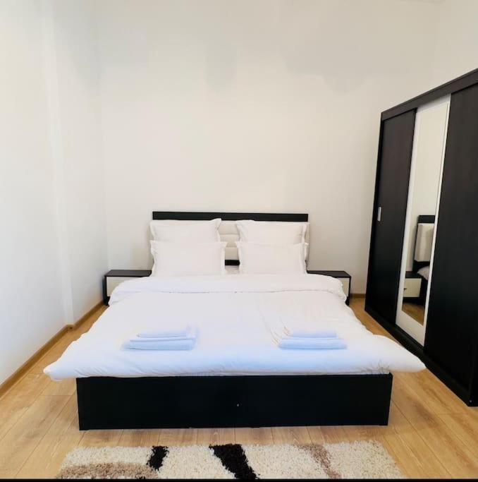 Cozy 1Br Apartment•Central•Quiet Bucharest Exterior photo